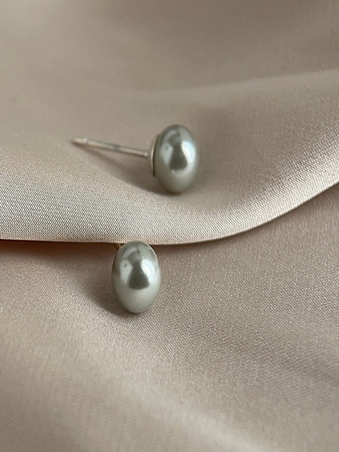 AQUASTREET Silver Plated Minimal Small 6mm Grey Pearl Stud Earrings
