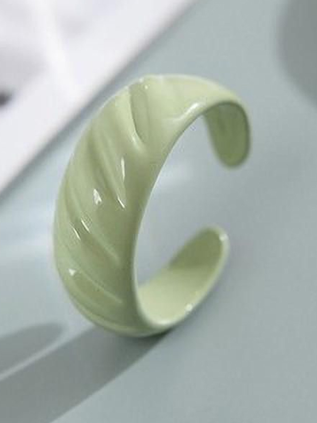 Arzonai Women Croissant Acrelic Matrial Ring