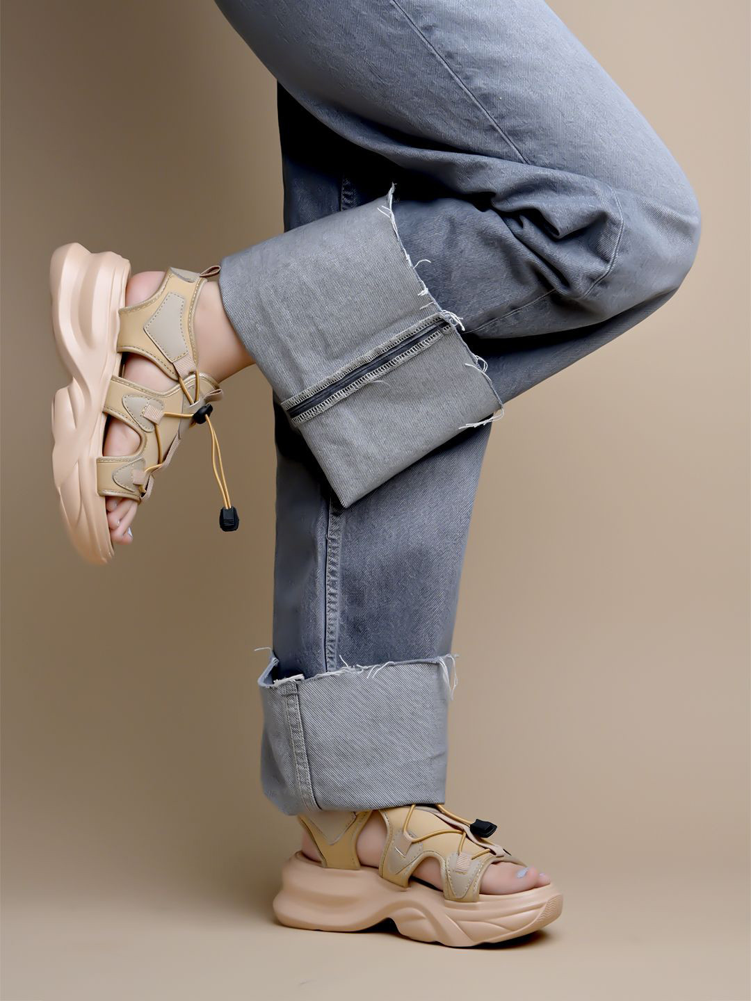 Shoetopia Women Textured Wedge Sports Sandals