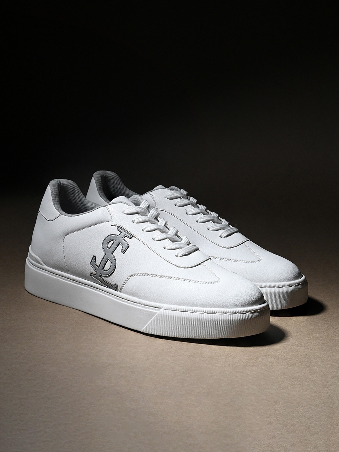 LOUIS STITCH Men White Comfortable Lace-Up Sneaker