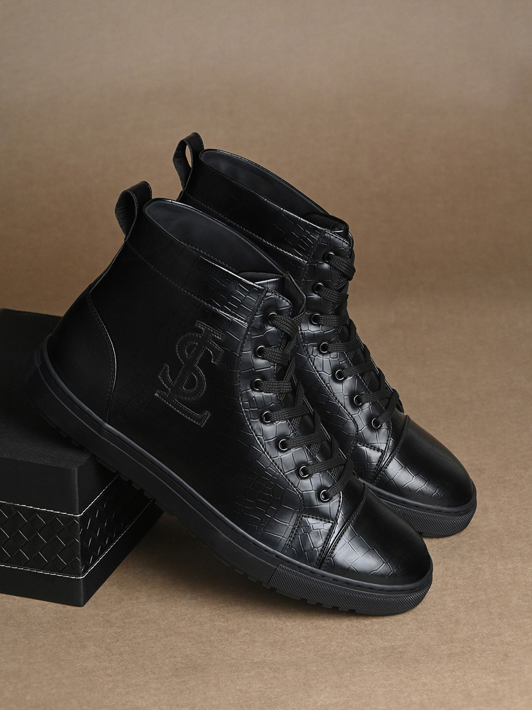 LOUIS STITCH Men Black Comfortable Mid-Top Lace-Up Sneaker