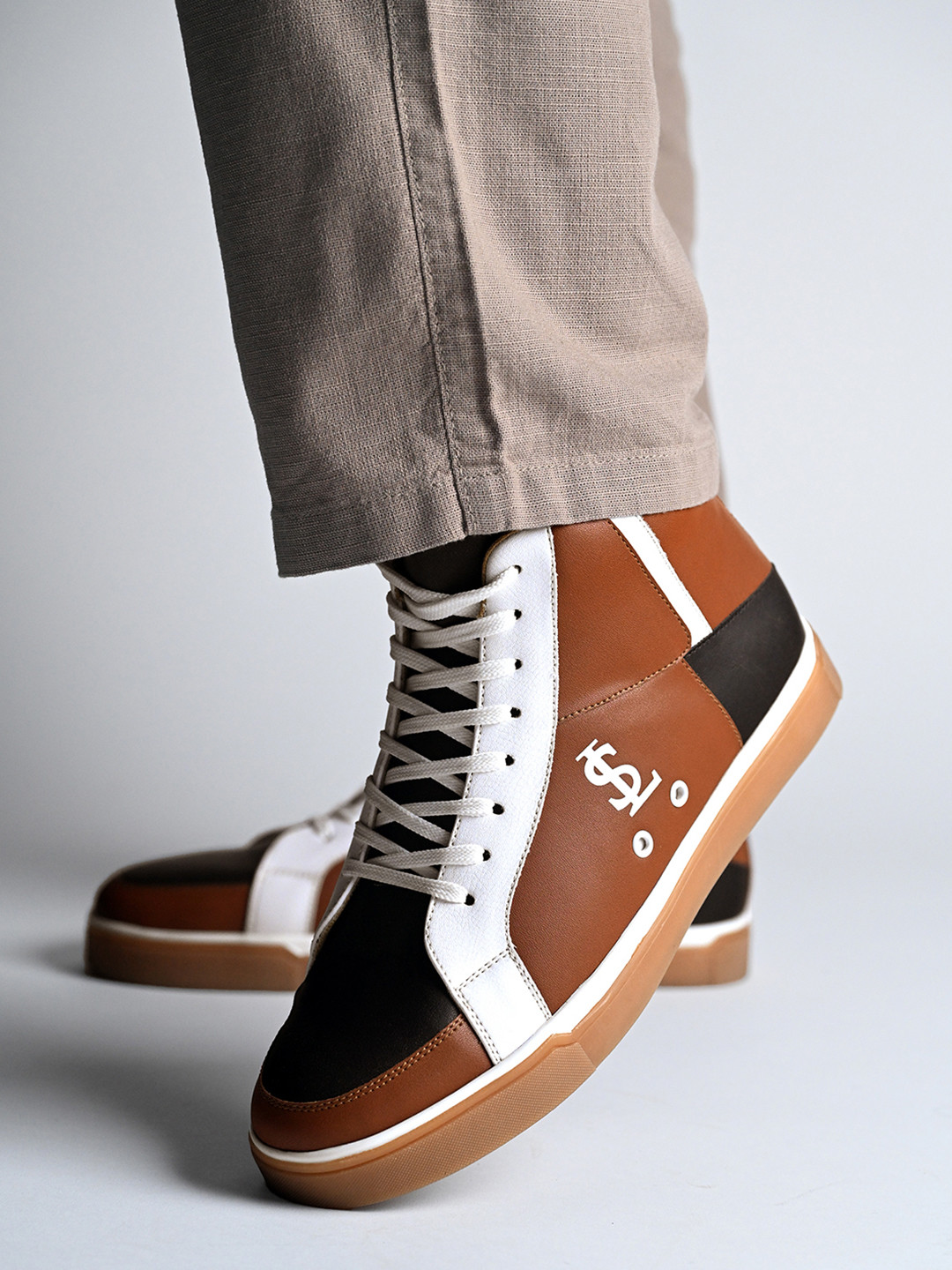 LOUIS STITCH Men Tan and White Comfortable Lace-Up Sneaker