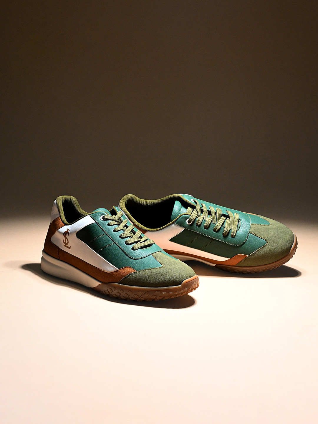 LOUIS STITCH Men Green and Tan Comfortable Lace-Up Sneaker