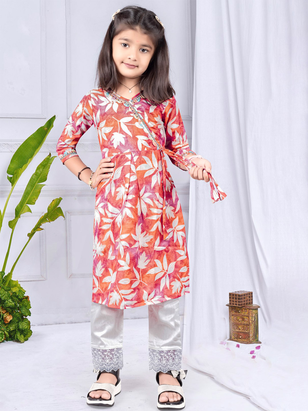 Hikuj Girls Floral Printed Kurta and Pyjama Set