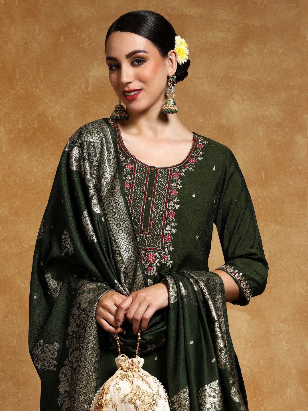 Varanga Women Floral Embroidered Regular Kurta with Trousers & With Dupatta