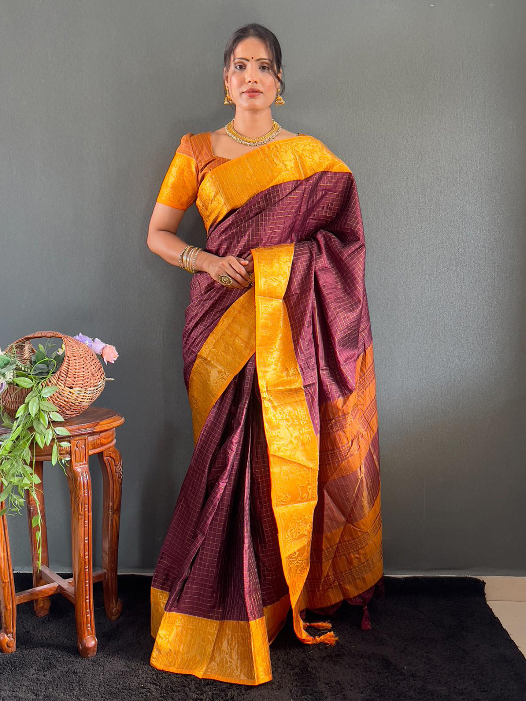AQUILIQ Gold Art Silk Woven Design Sarees