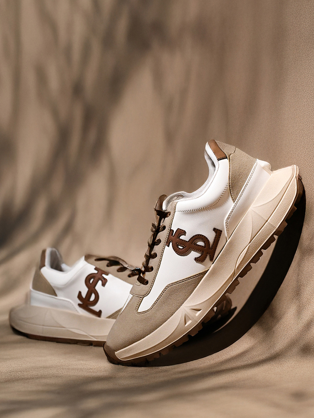 LOUIS STITCH Men Beige and White Comfortable Lace-Up Sneakers