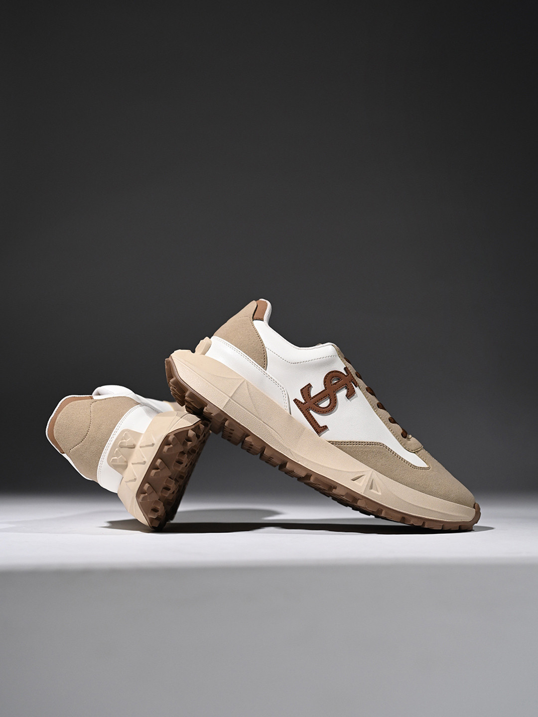 LOUIS STITCH Men Beige and White Comfortable Lace-Up Sneakers