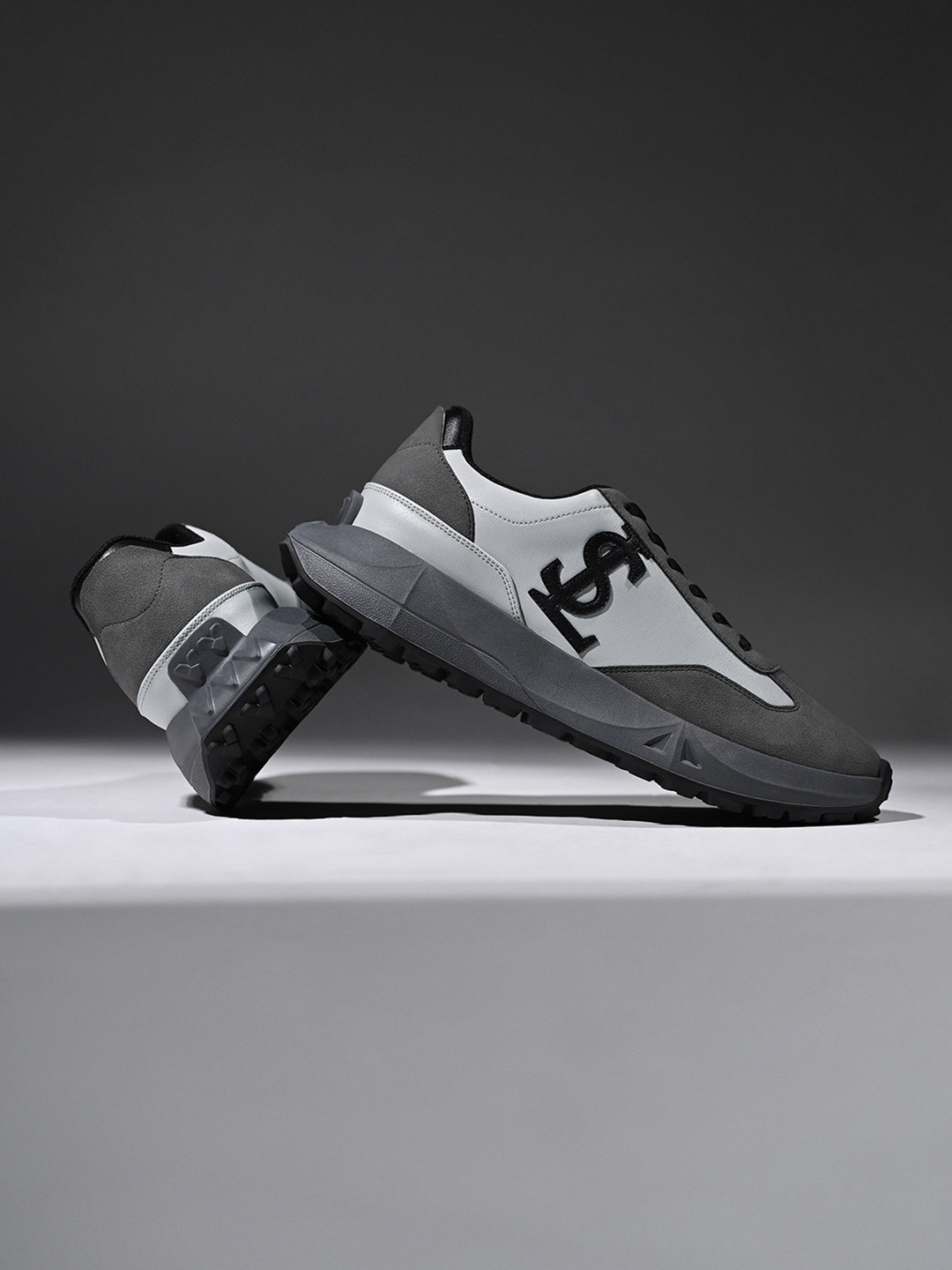 LOUIS STITCH Men Dark Grey Comfortable Lace-Up Sneakers