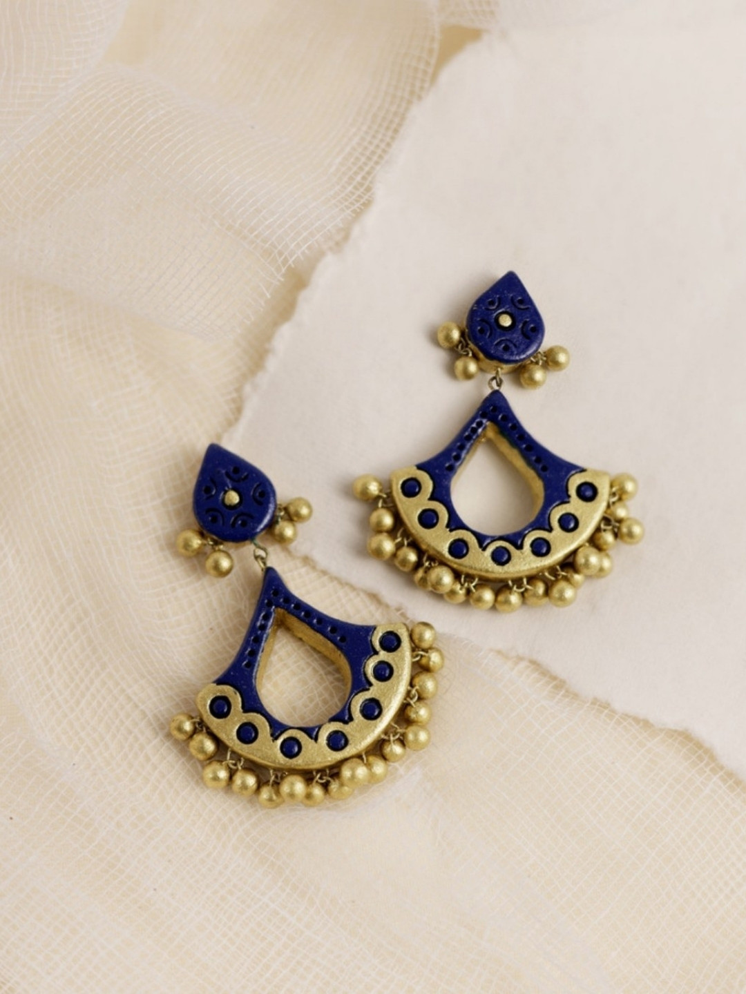 Mridah Oval Drop Earrings