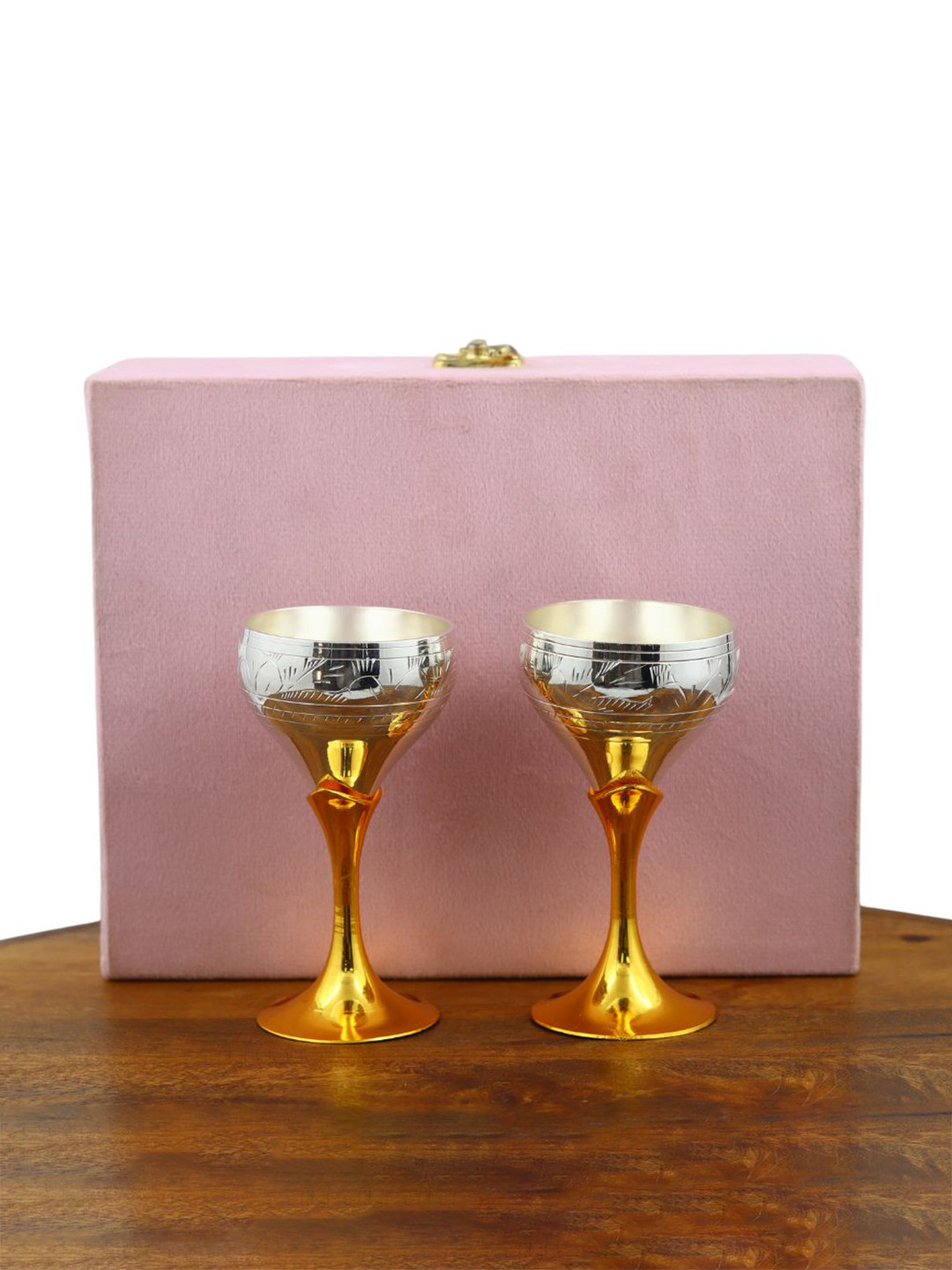 INTERNATIONAL GIFT Gold-Toned 2 Pieces Easy to Clean Bar Glass With Velvet Box