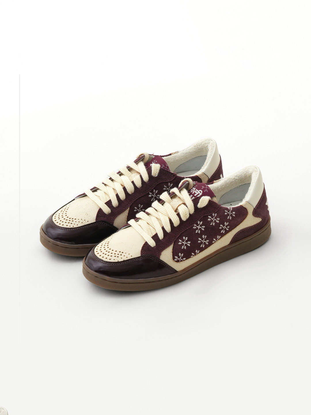 GULLY LABS Women Barfi Burgundy Sneakers