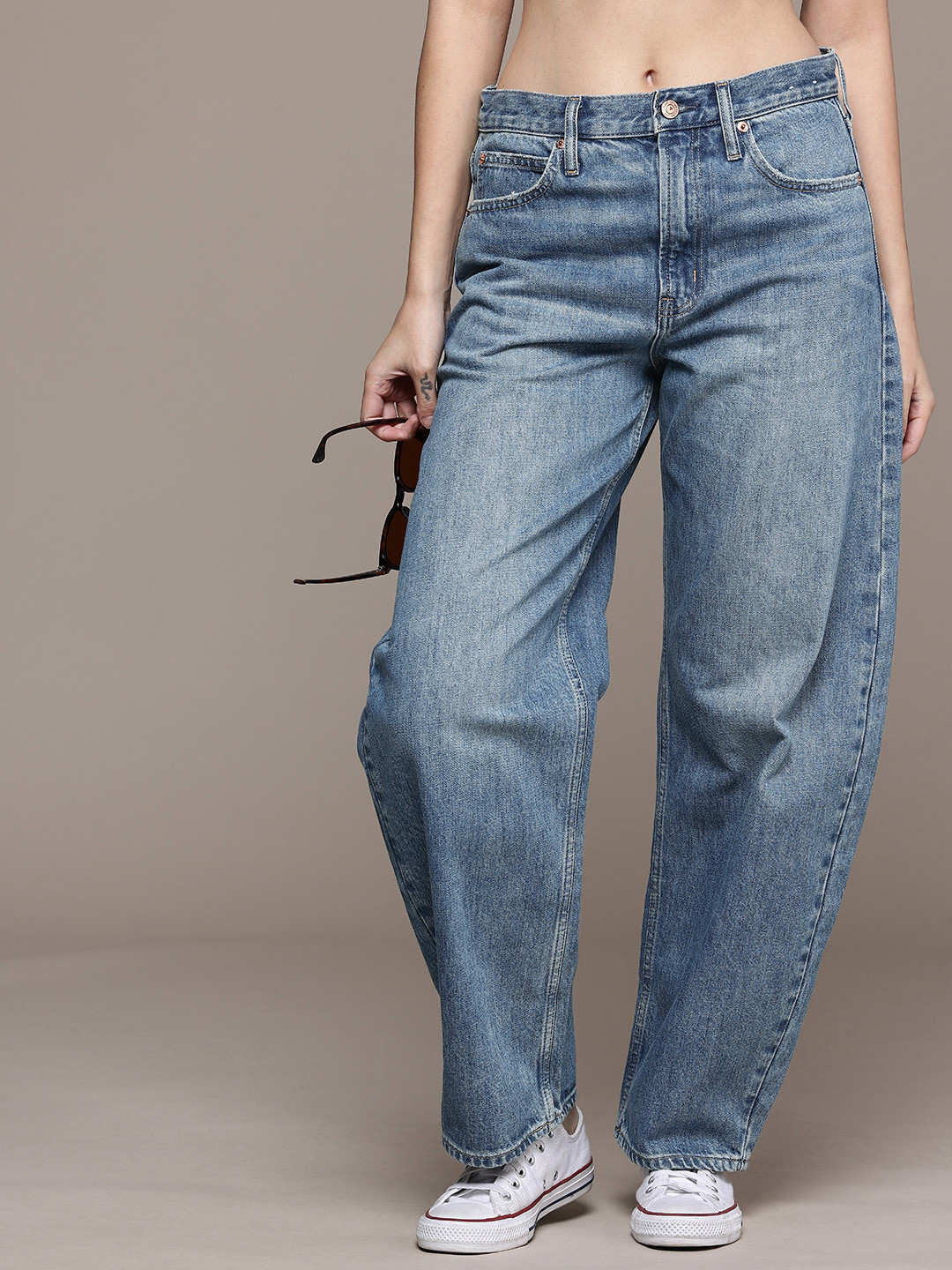 GAP Women High-Rise Barrel Fit Light Fade Jeans