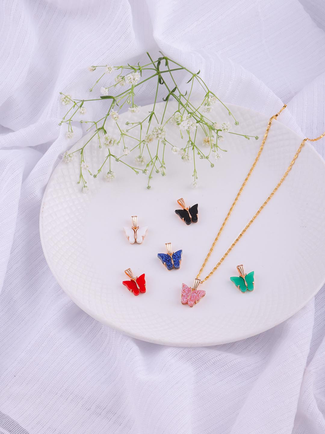 DressBerry Set Of 6 Gold-Plated Pendants With Chains