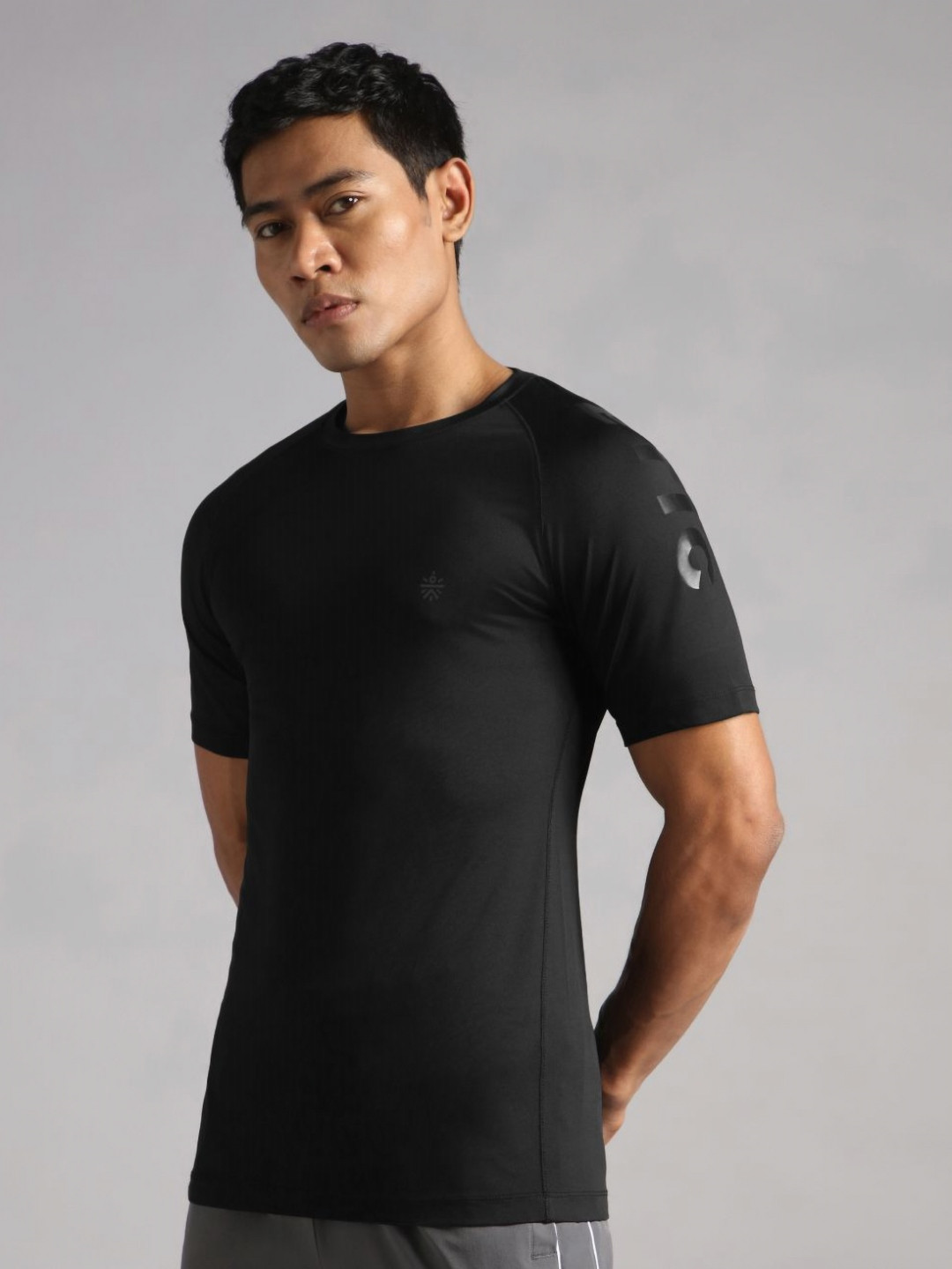CULT Men Black Athletic Sculpted T-shirt