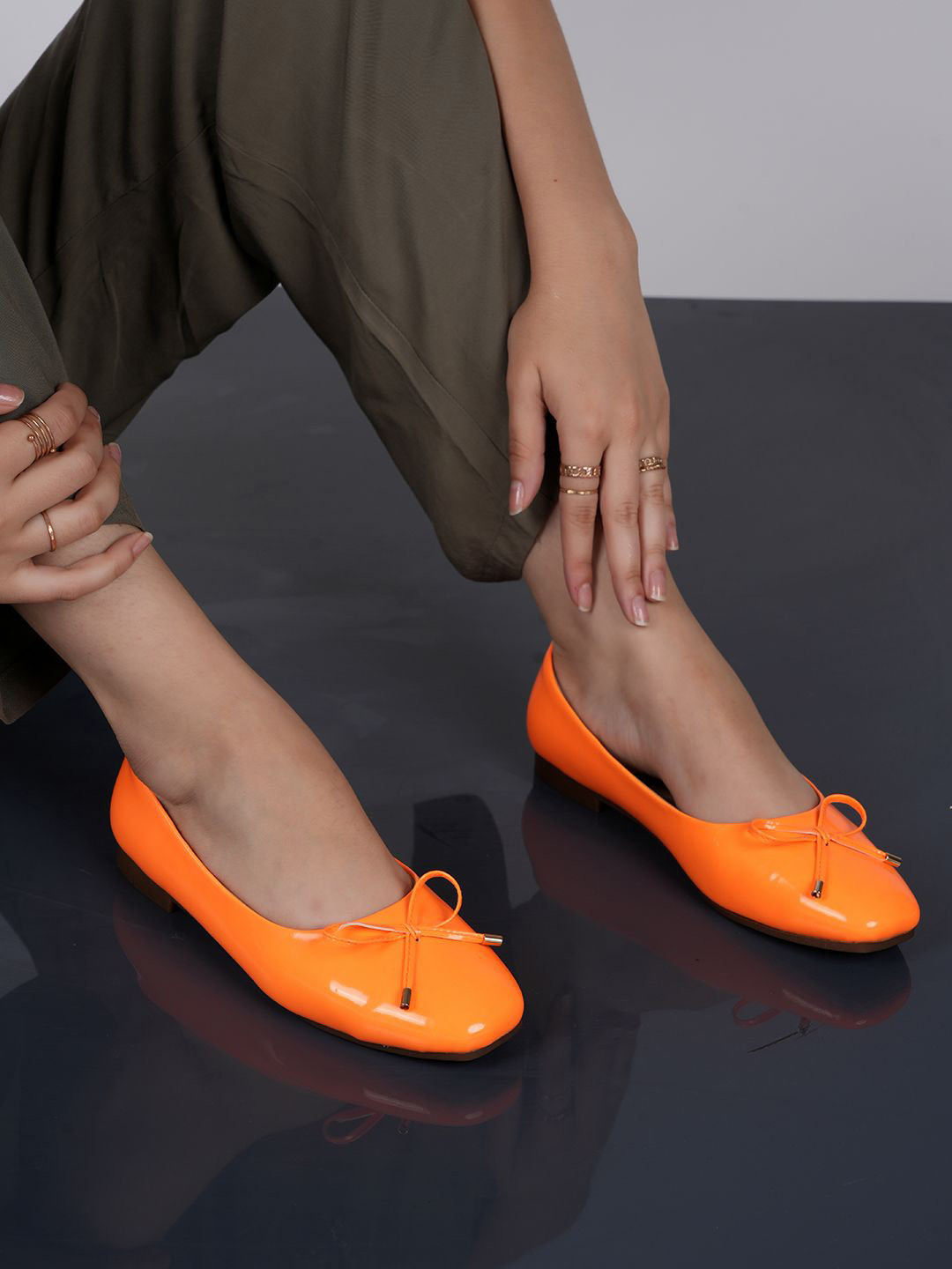 Lavie Women Party Mojaris with Bows Flats