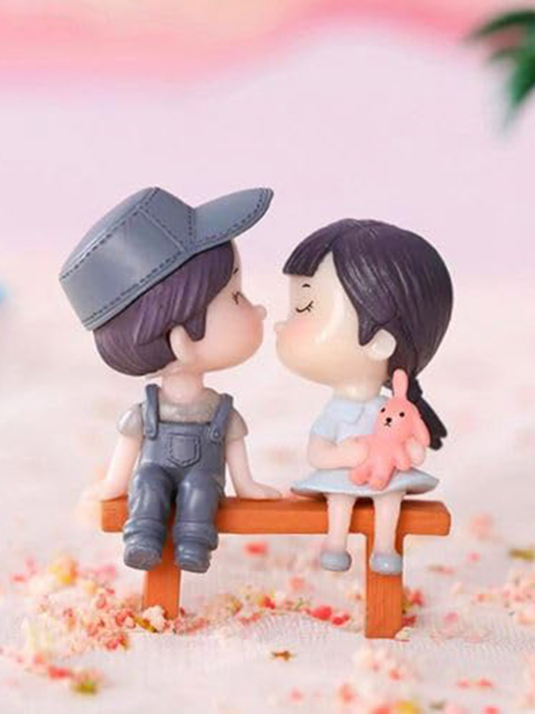 Go Hooked Couple Model Multicoloured Polyresin Matte Living Room Small Showpiece - 2.5 Inches