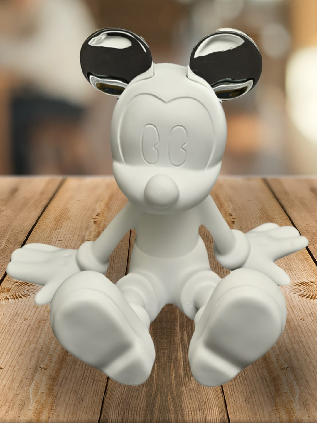 MIDLAND Resin Coloured Toned White Silver MIKE Showpiece