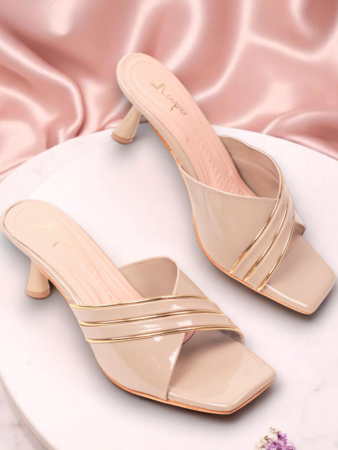 Looper Women Beige Kitten Heels