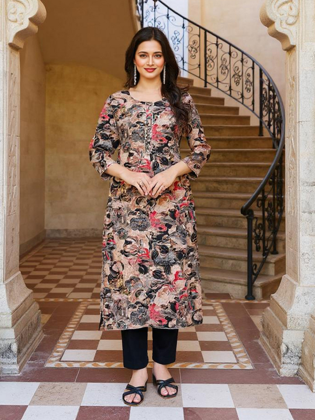SZN Women Floral Print Straight Kurta With Touser