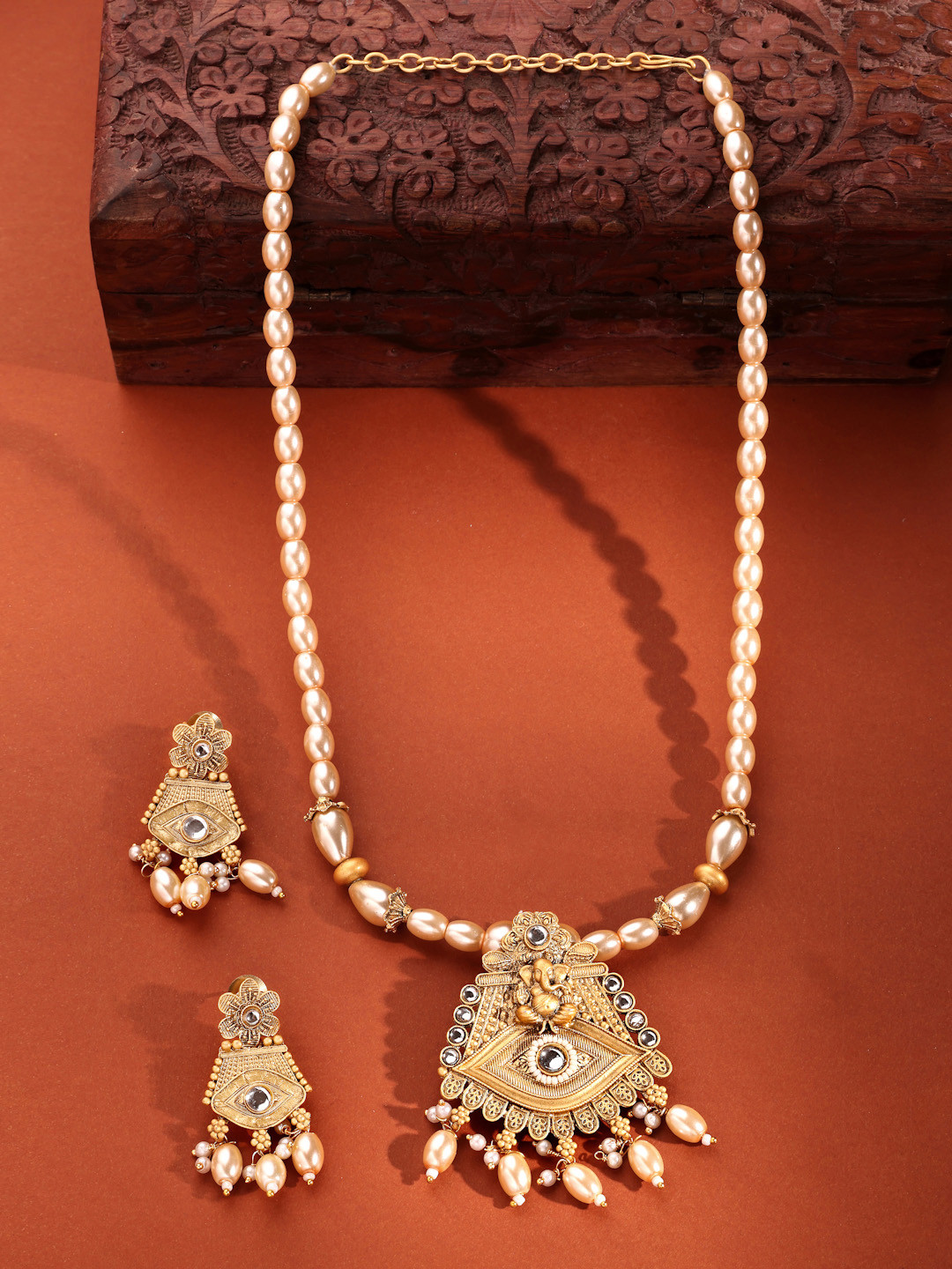 ADIVA 22K Gold-Plated Lord Ganesh Kundan-Studded & Pearl Beaded Jewellery Set