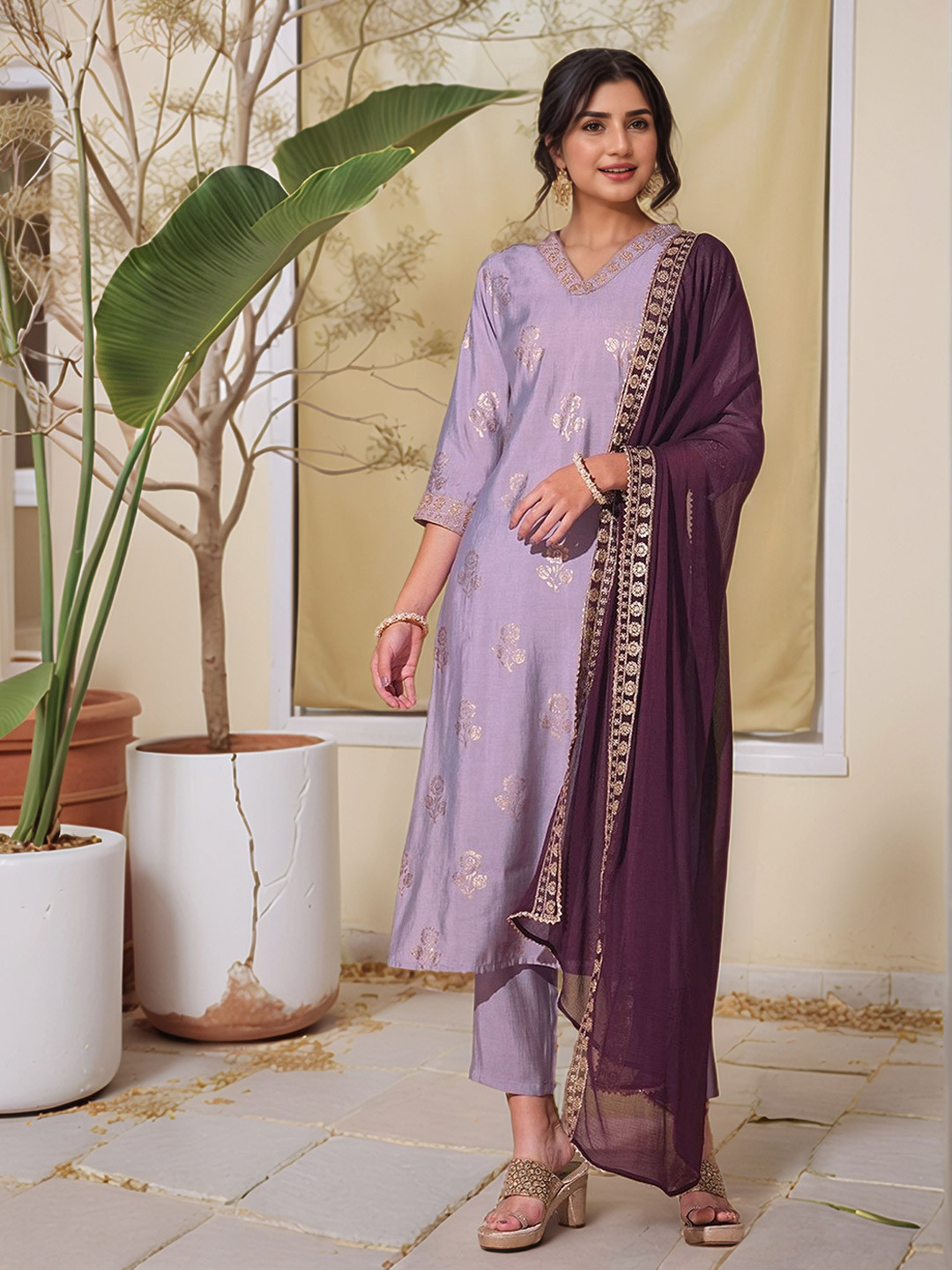 Aaghnya Women Floral Printed Kurta with Trousers & Dupatta