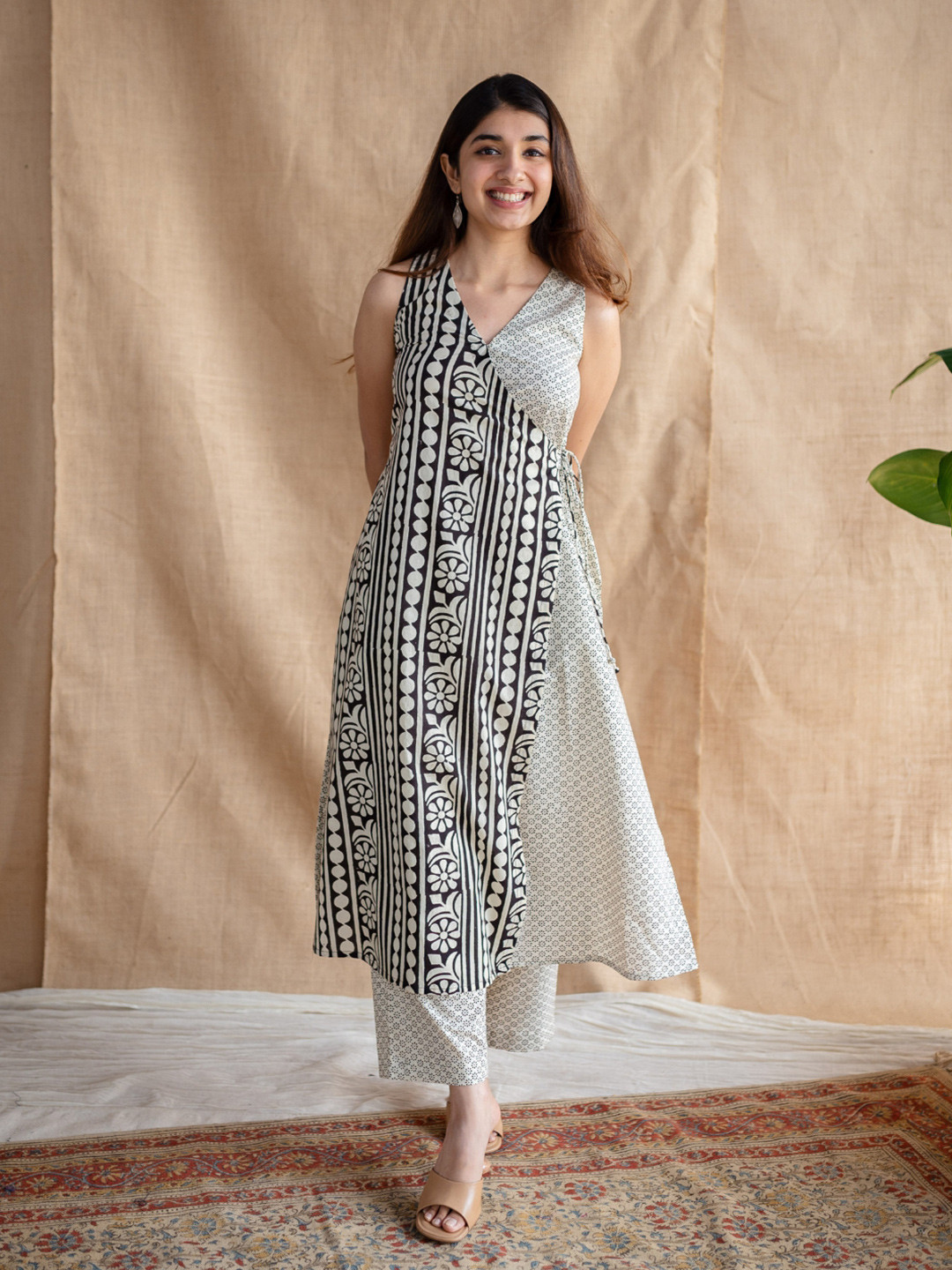 THE INDIAN ETHNIC CO Women Straight Handblock Printed Mul Cotton Pant