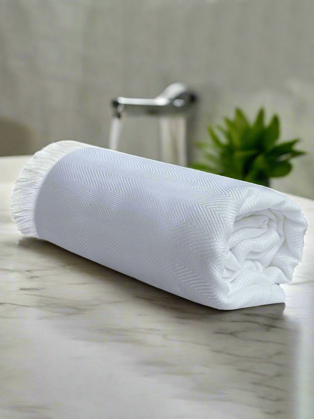 Heelium White Bamboo 250 GSM Bath Towel