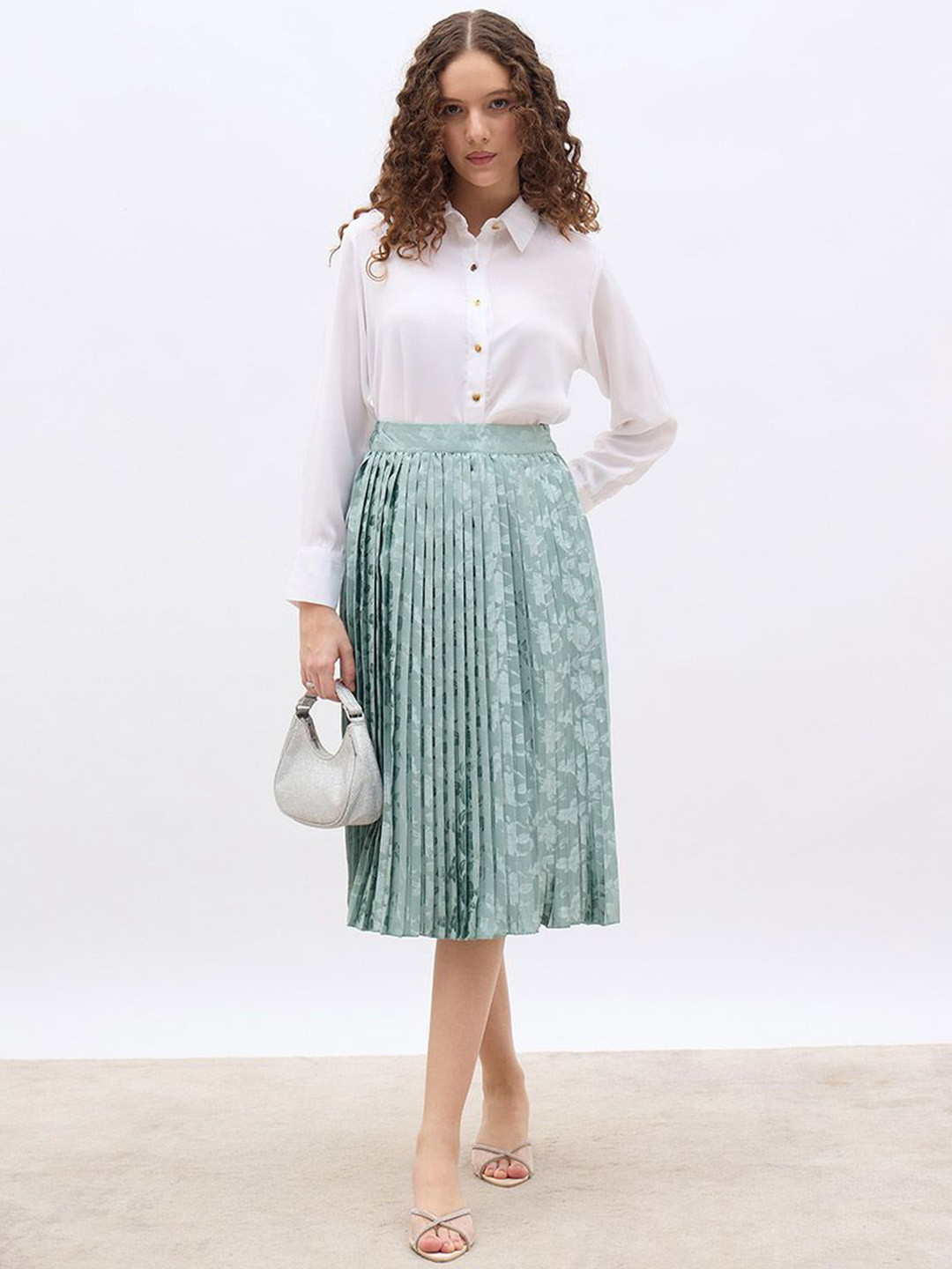 Styli Floral Jacquard Accordian Pleated A-Line Skirt