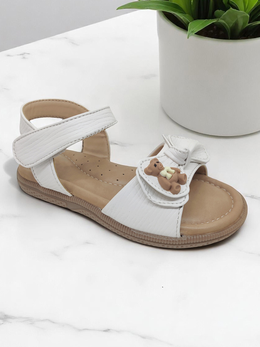 Lil Lollipop Girls Open Toe Flats With Applique Detailed