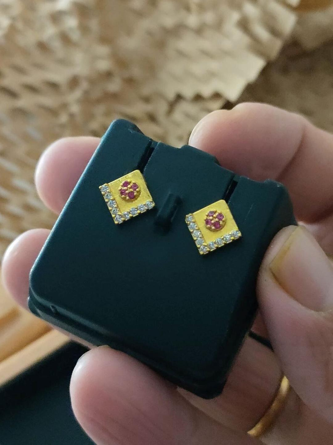 niva fashion Diamond Shaped Studs Earrings