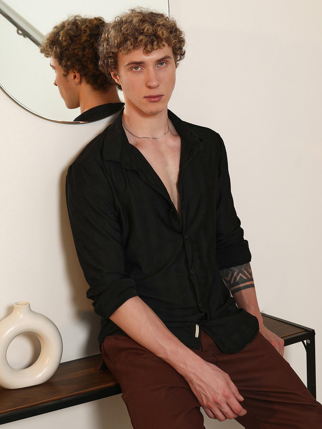 Campus Sutra Comfort Tailored Fit Textured Spread Collar Casual Shirt