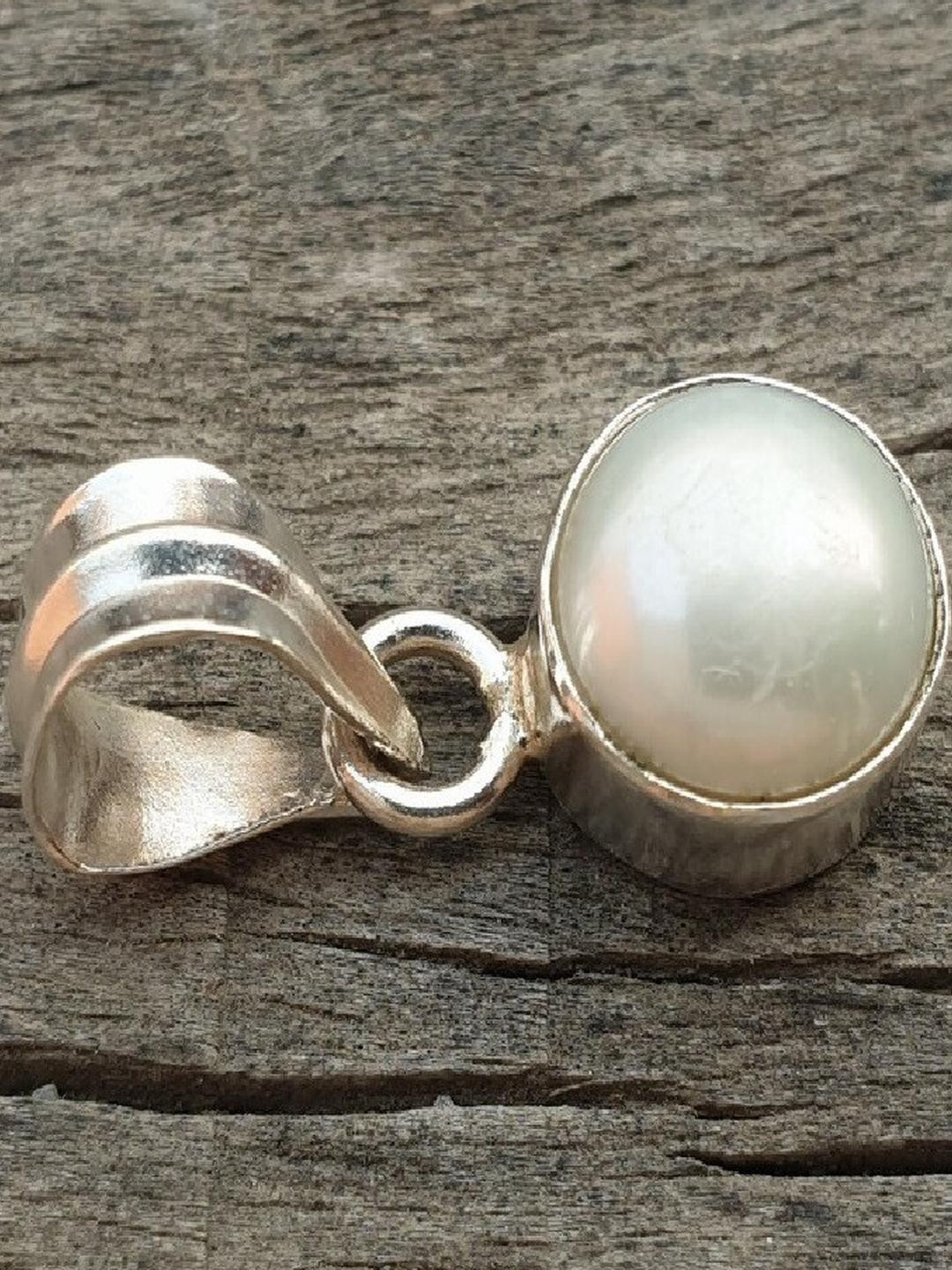 VANISHREE WORLD Silver-Plated Oval Pearls Pendants