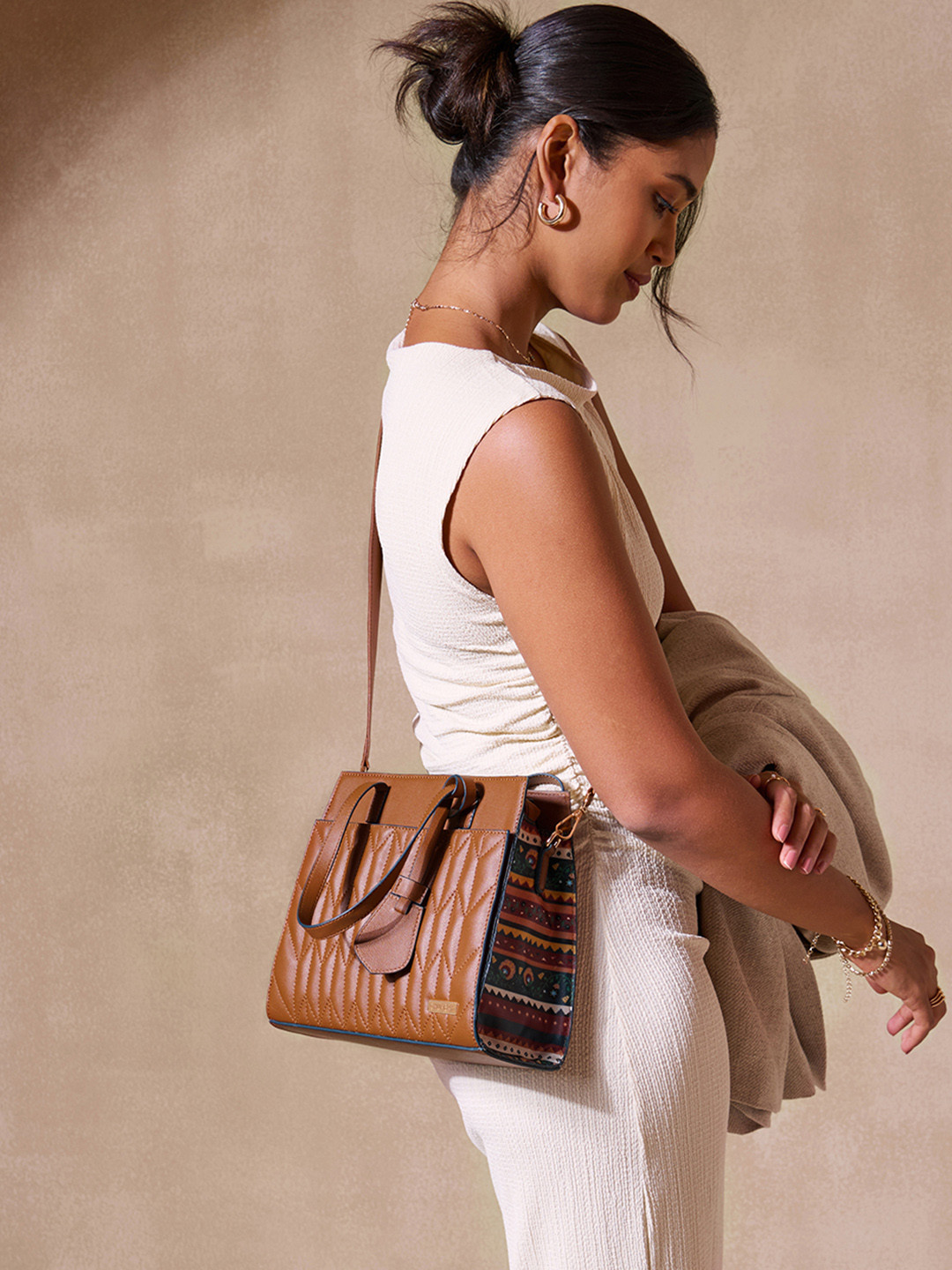 Chumbak Digital Nomad Floral Handbag