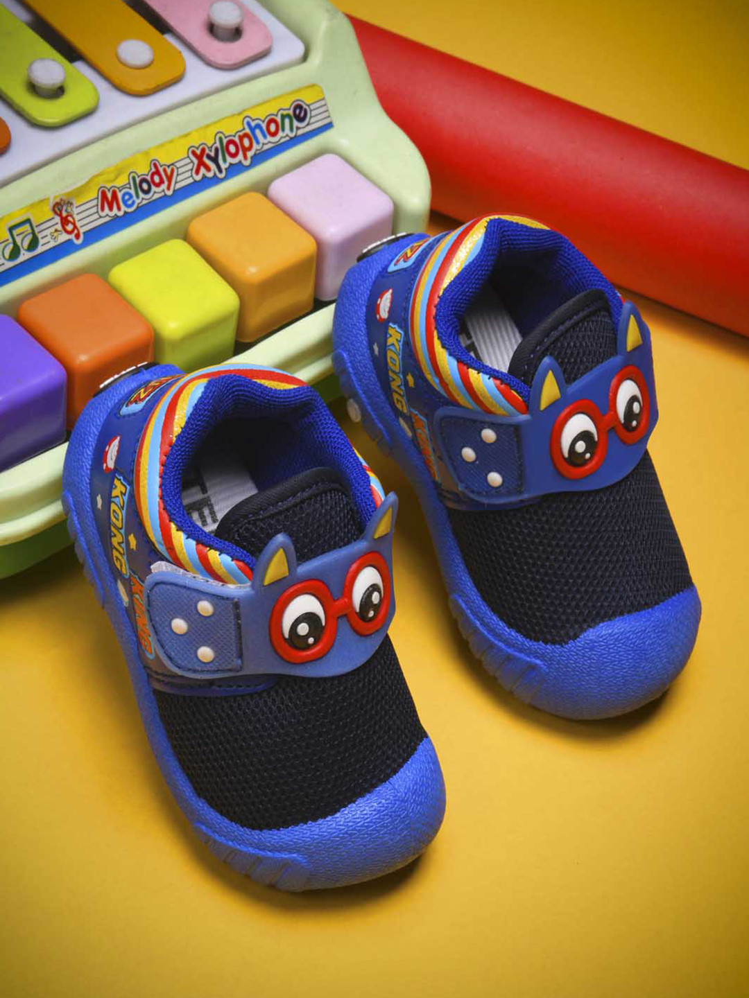 Crazyly Boys Mesh Textured Velcro Details Sneakers
