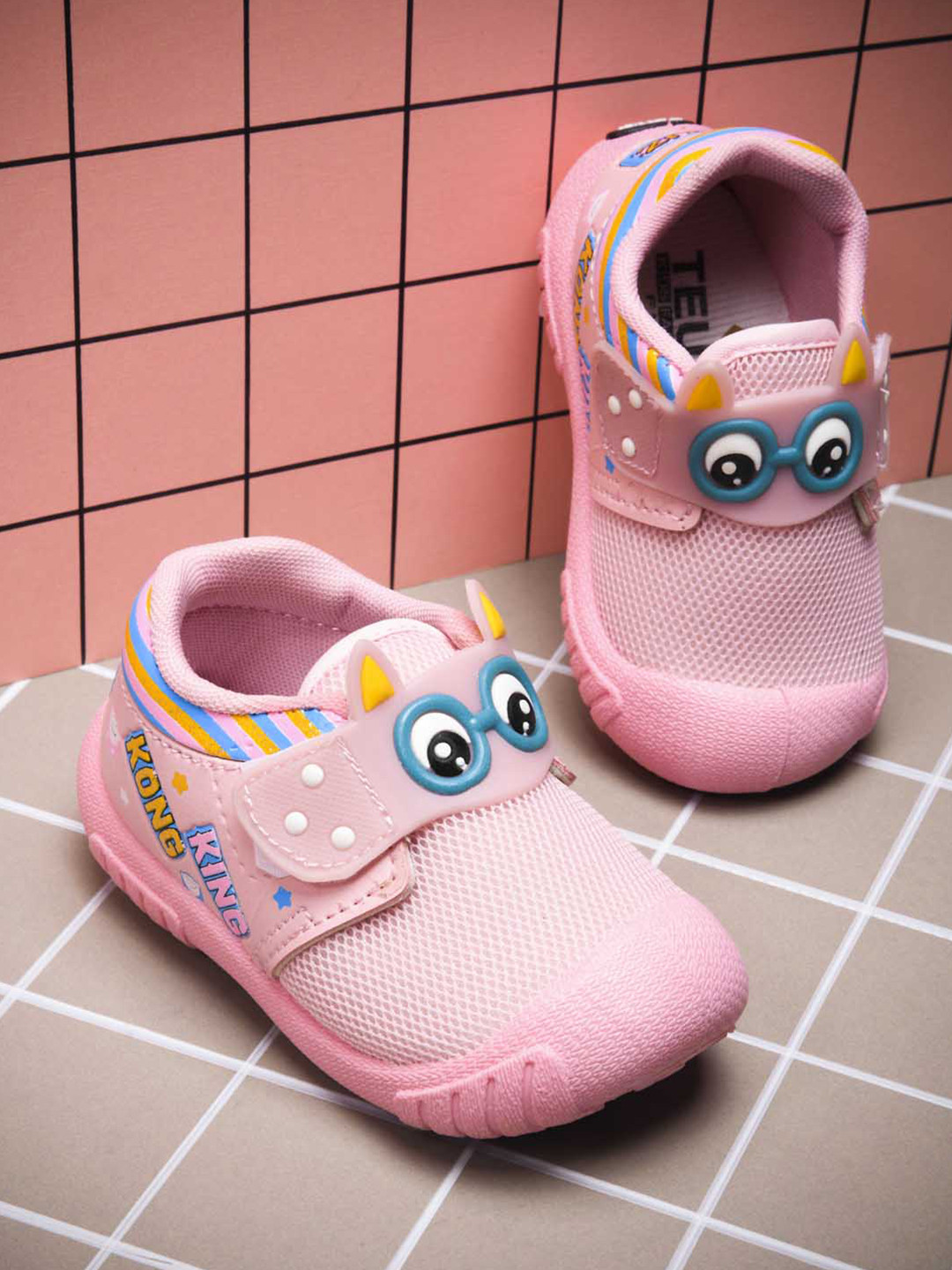 Crazyly Boys King Woven Design Sneakers