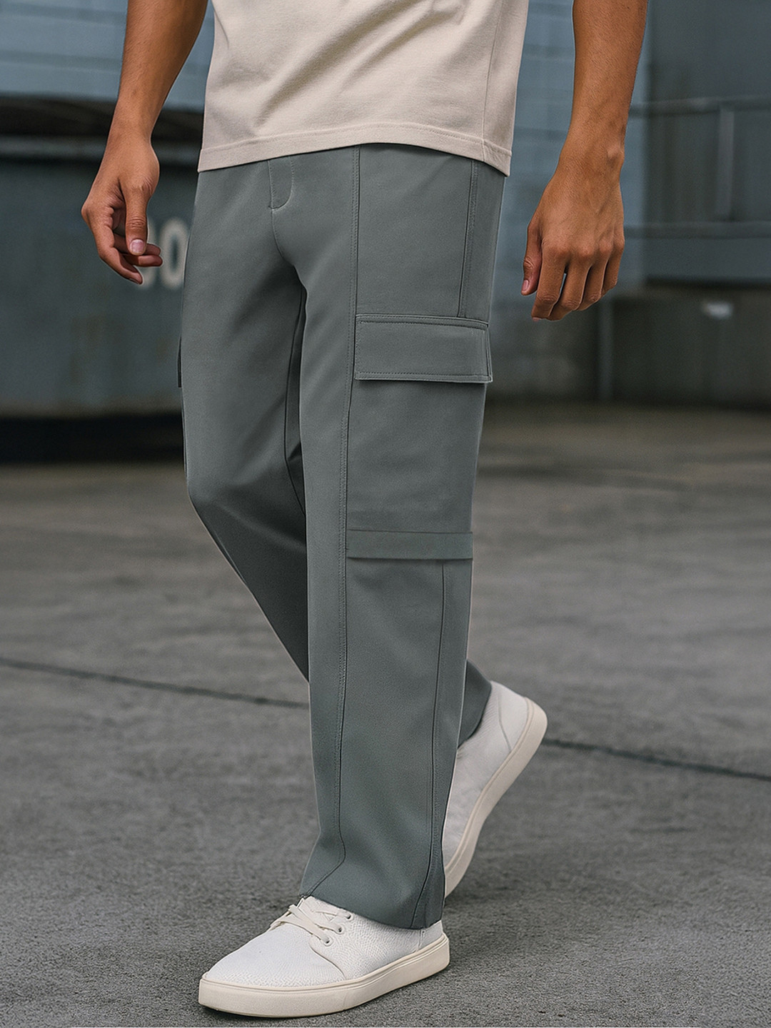 Bewakoof Men Light Grey Cargo Pants