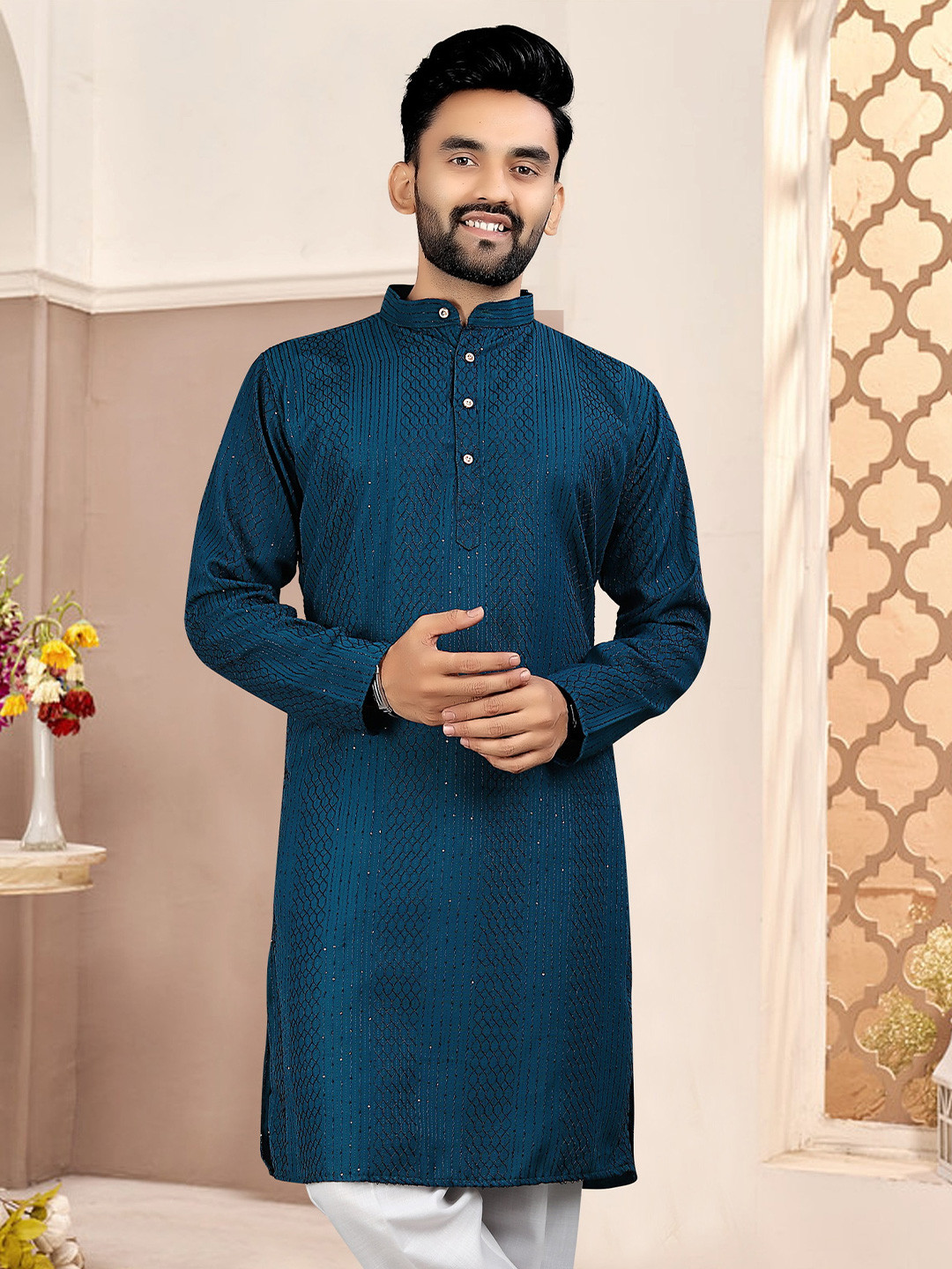 FoxDX Men Embroidered Sequinned Kurta