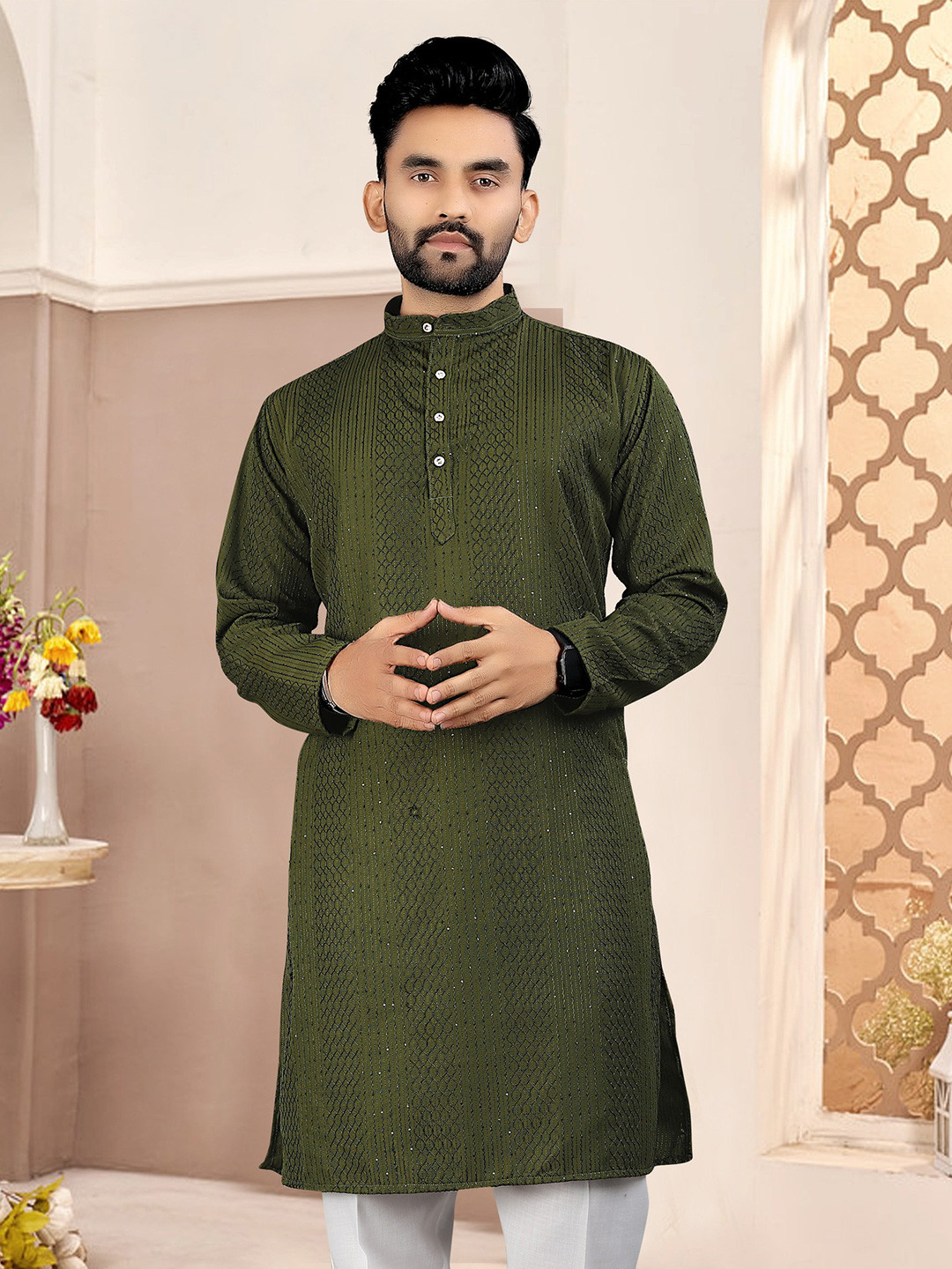 FoxDX Men Embroidered Sequinned Kurta
