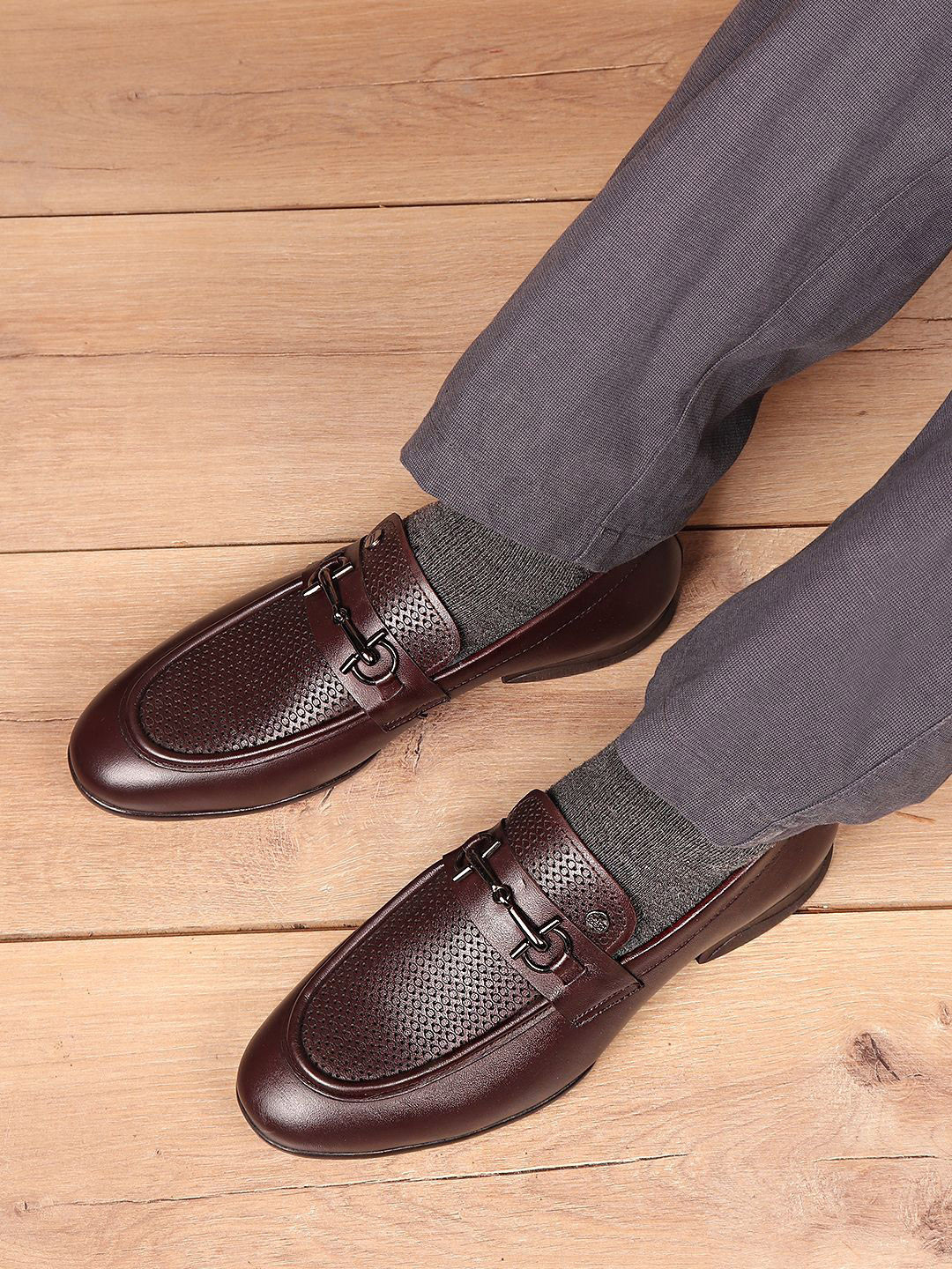 Carlton London Men Leather Formal Loafers With Hardware Detail