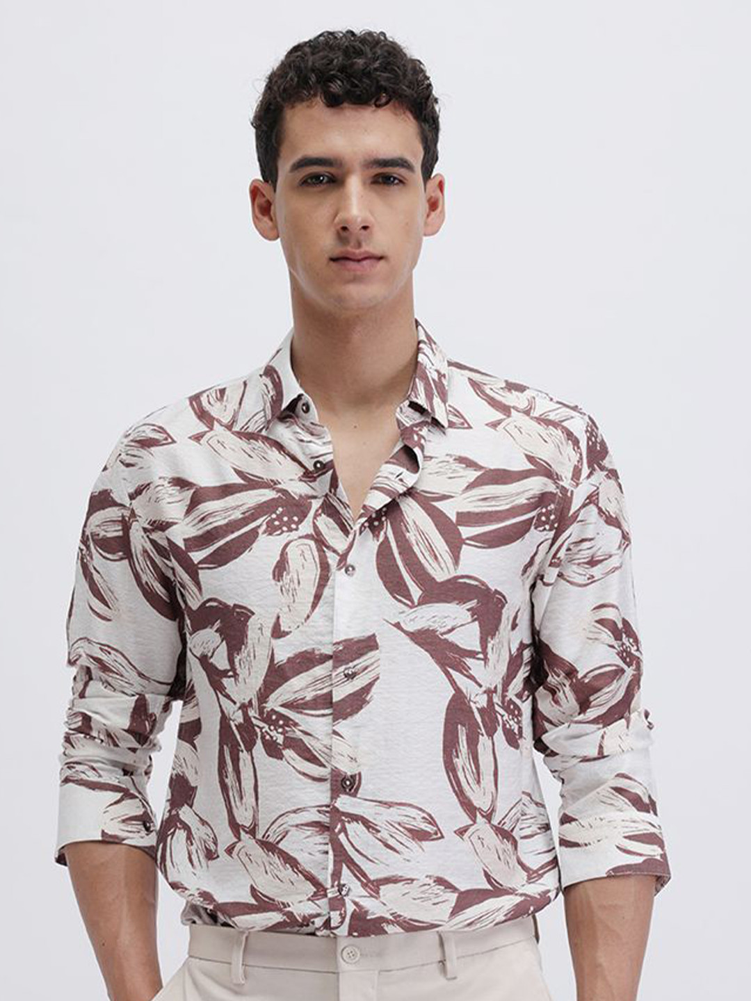 The Collection India Slim Trekka Leaf Printed Slim Fit Cotton Casual Shirt