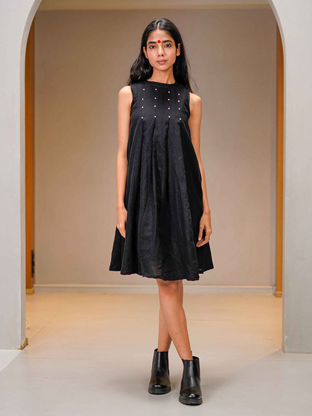 Prathaa Arya Women Self Design Sleeveless Cotton A-Line Dress