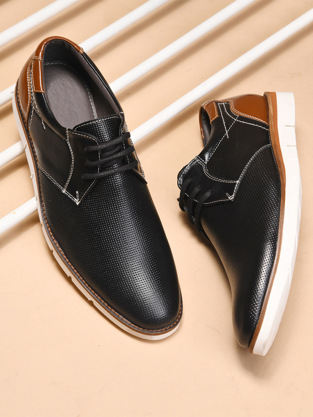 WAVE WALKER Men Textured Lace-Up Sneakers