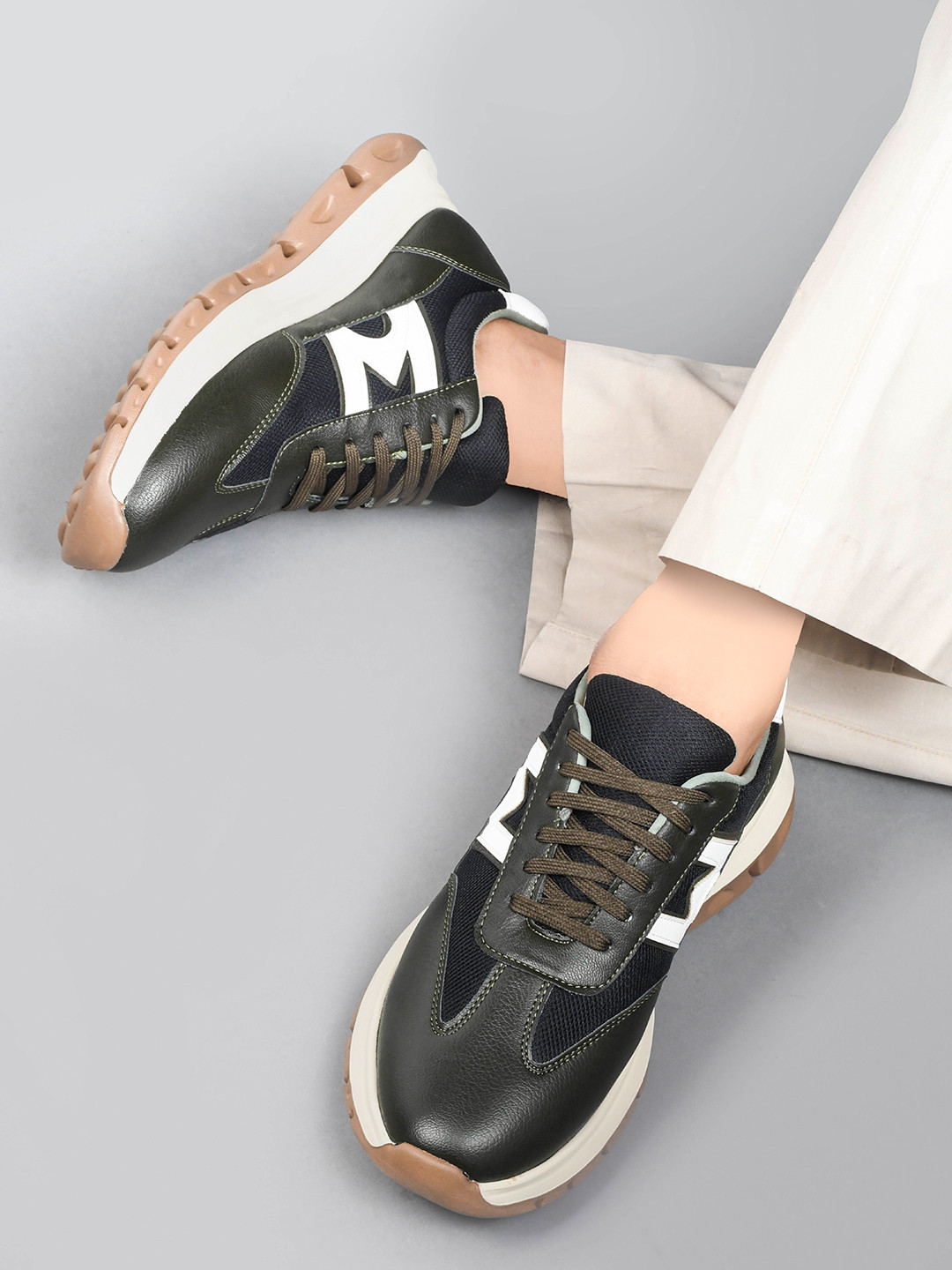 WAVE WALKER Men Colourblocked Lightweight Sneakers