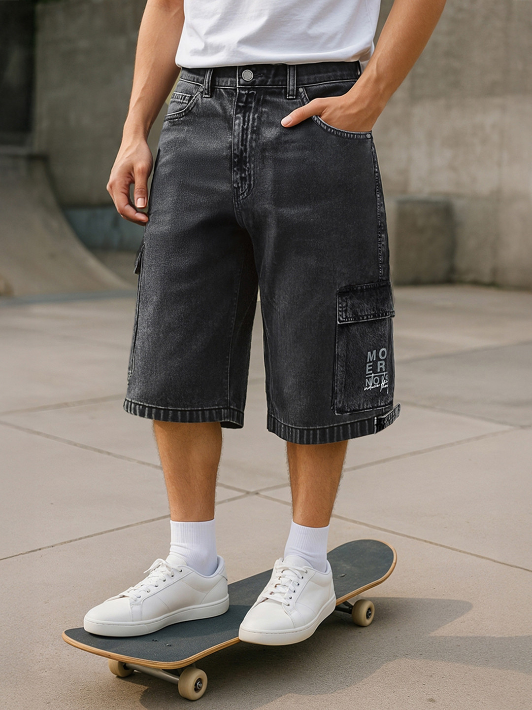 Bewakoof Men Grey Washed Baggy Fit Cargo Shorts
