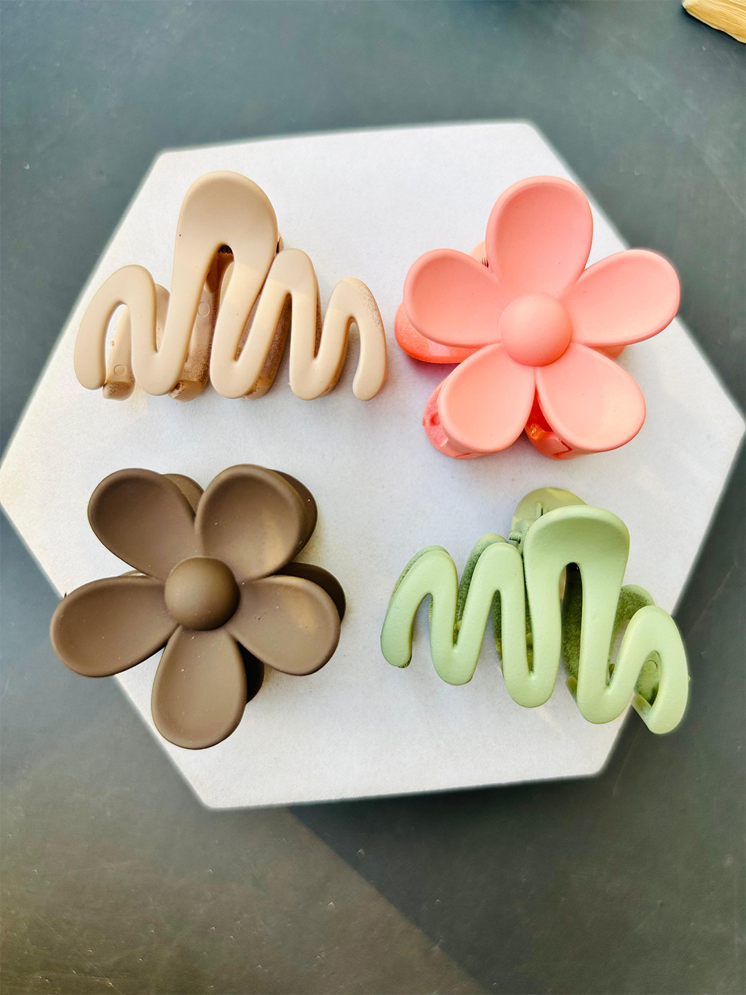 Radhya Accessories Women Set of 4 Matte Moods 6 cm Claw Clip