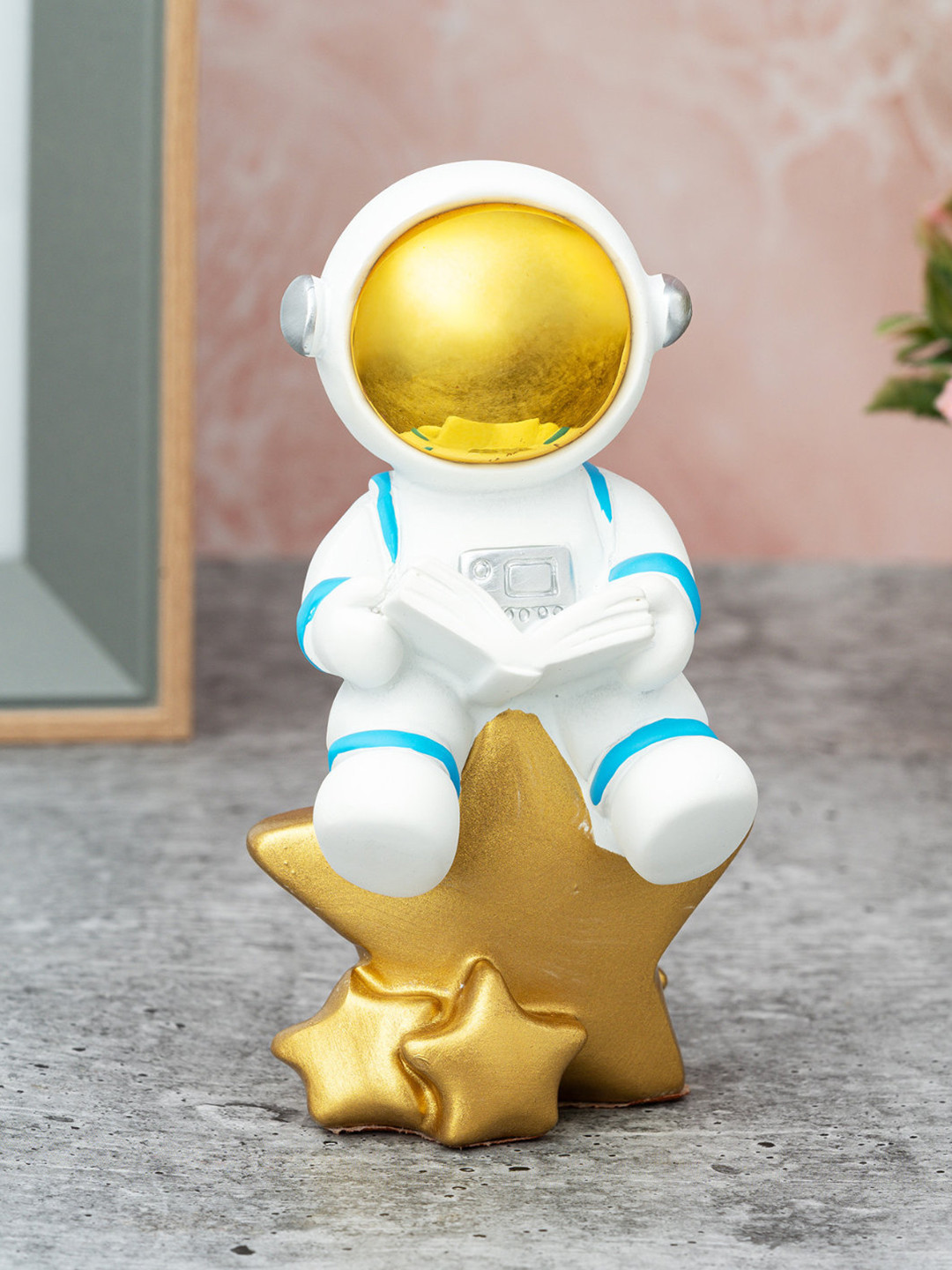 eazy wagon White & Gold Toned Astronaut Showpiece