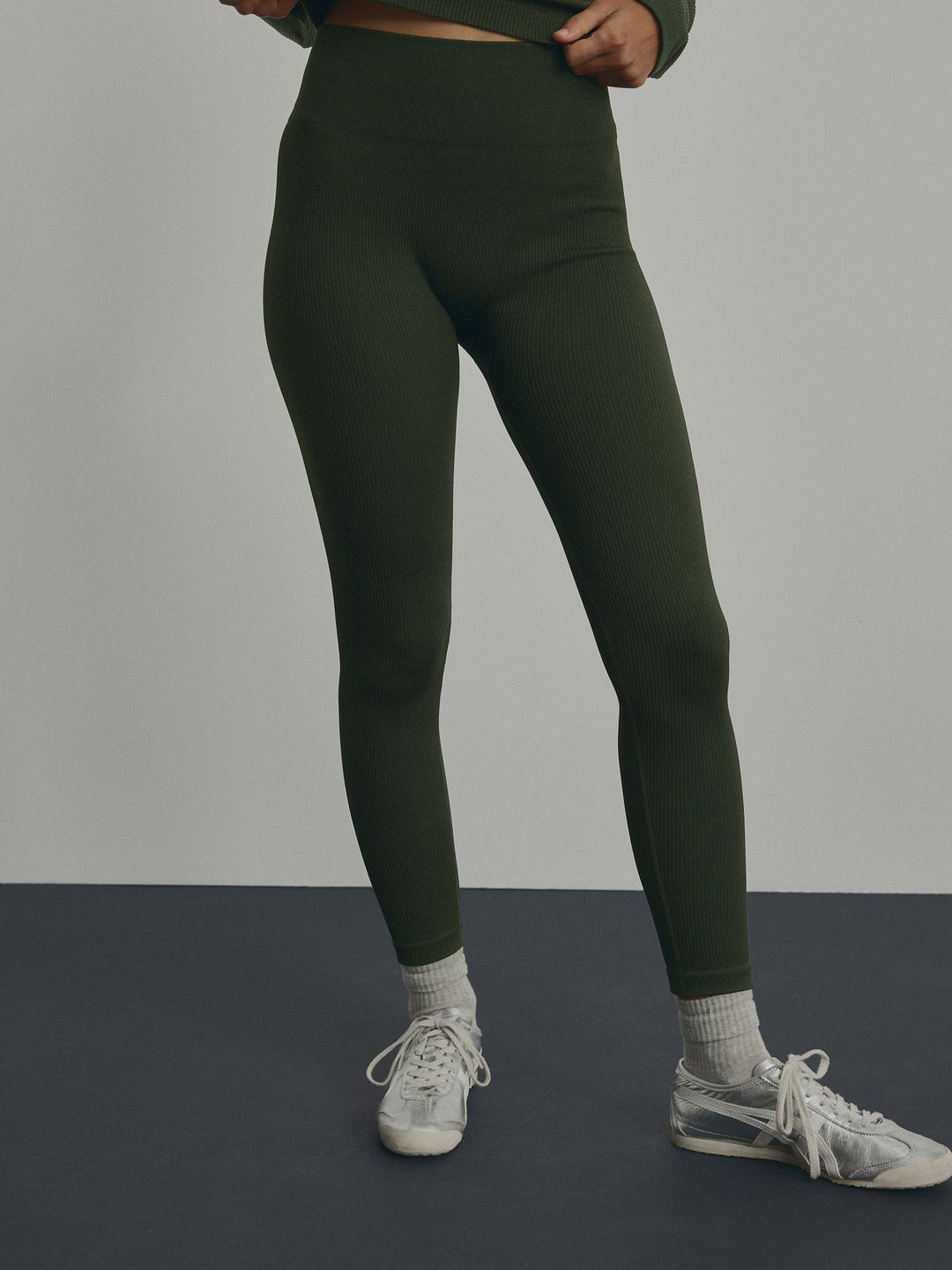 NEXT Women Ribbed High Rise Seamless Cropped Leggings