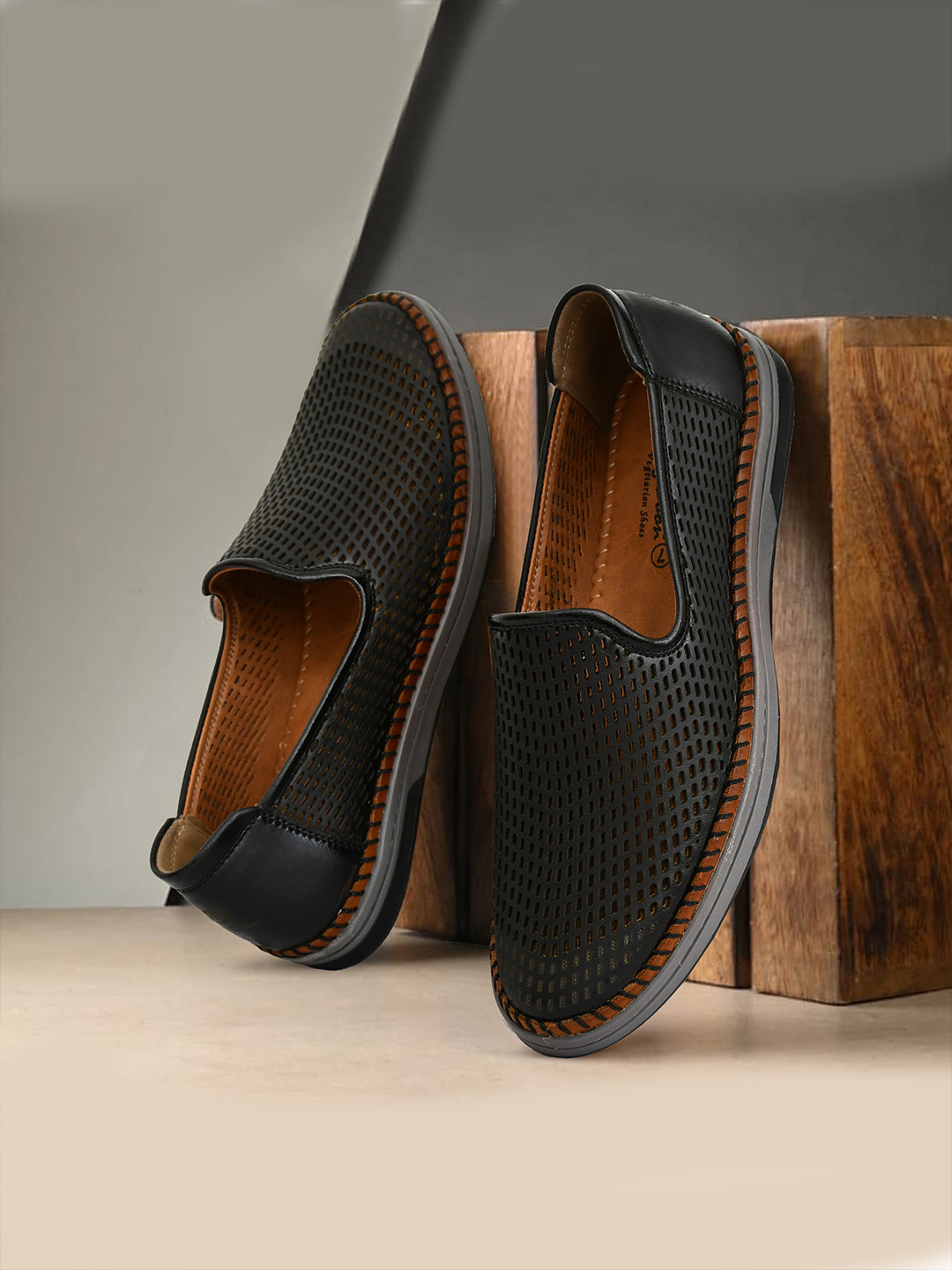 Big Boon Men Orthotic Friendly Round Toe Loafers With Laser Cuts