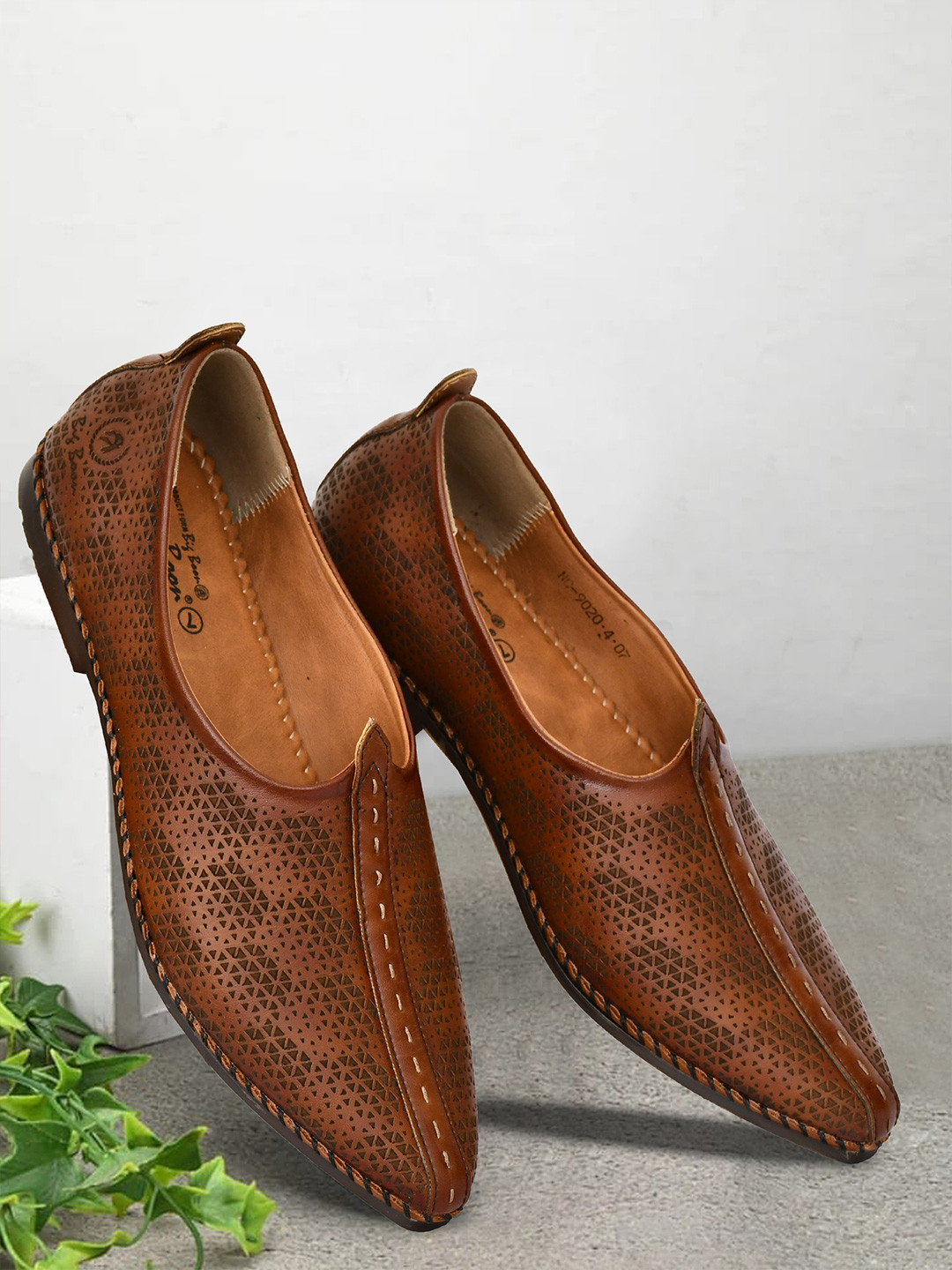 Big Boon Men Laser Cut Pointed Toe Slip-On Mojaris